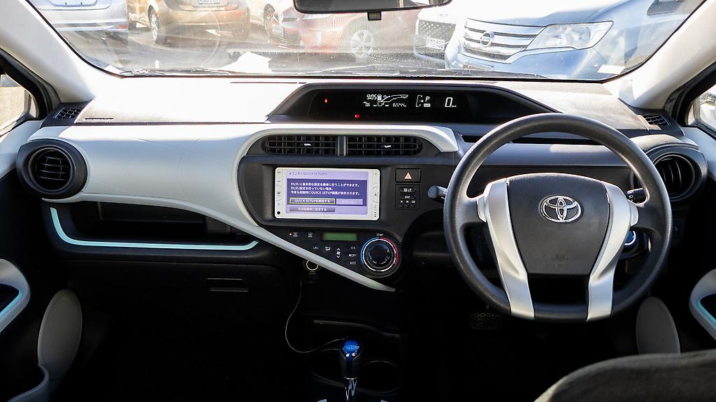 2012 Toyota Aqua F model hybrid Push start image 345712