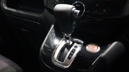 2013 Nissan Serena Hybrid Highway Star – S image 341490