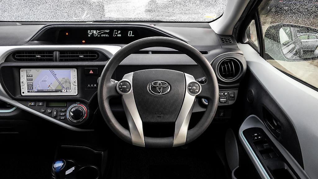 2013 Toyota Aqua F Model Push start image 341556