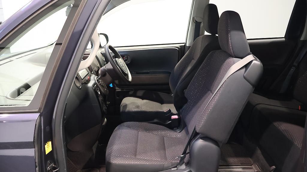 2013 Toyota Spade F Model image 343213