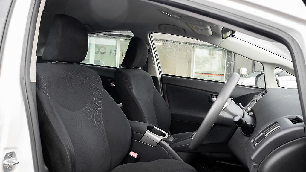 2013 Toyota Prius S Model / Push Start / Hybrid image 342301