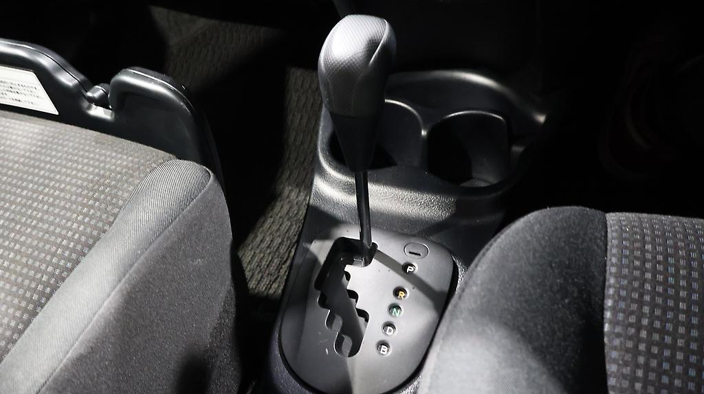 2017 Toyota Vitz Hybrid F Model image 344292