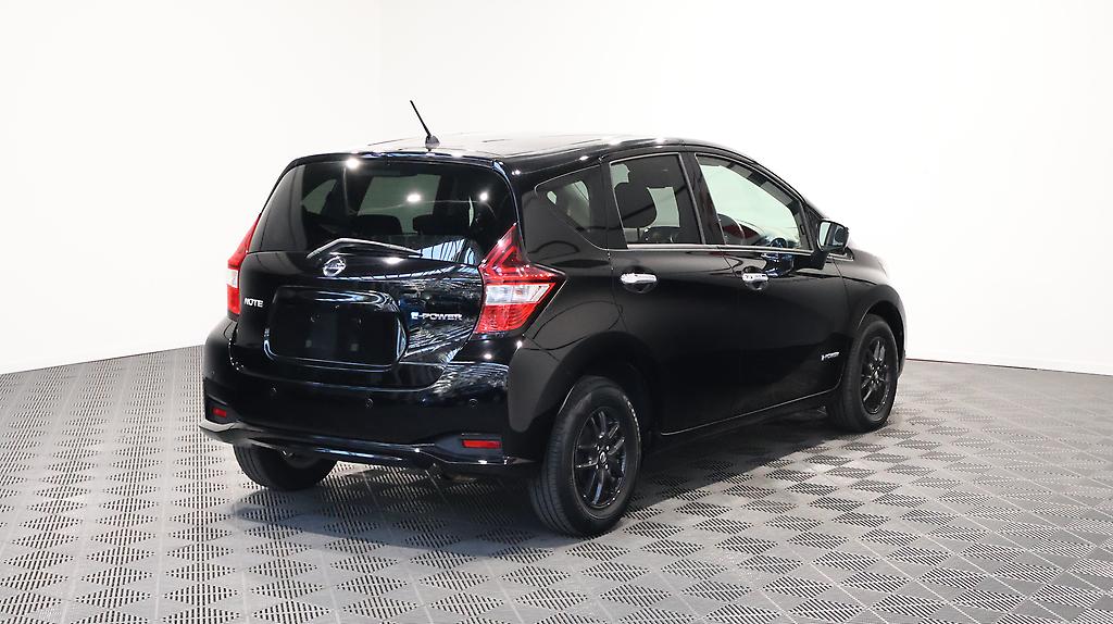 2017 Nissan Note E Power-X Great Look in Black!! image 344434