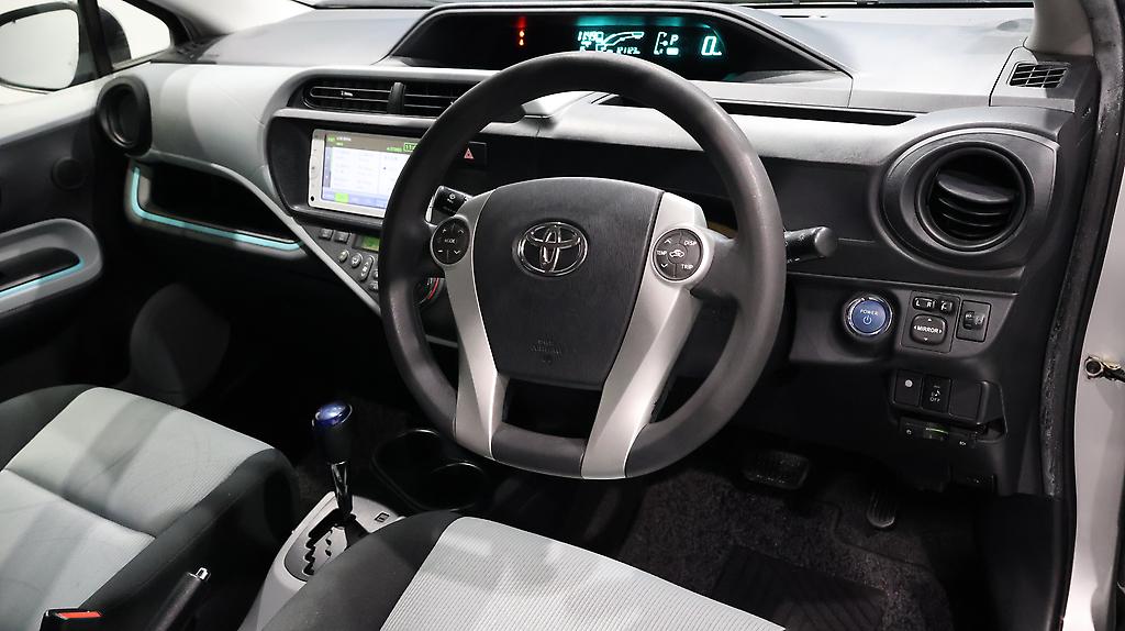 2013 Toyota Aqua S Model + Reverse Camera image 344310
