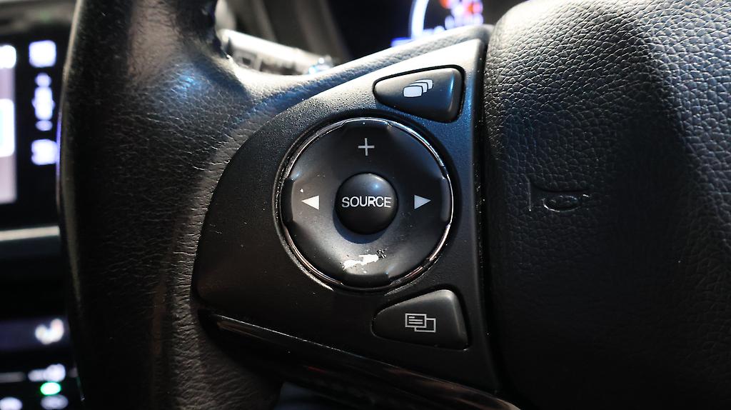 2014 Honda Vezel X Hybrid with Cruise Control, Smart Key and Reverse Camera image 345183