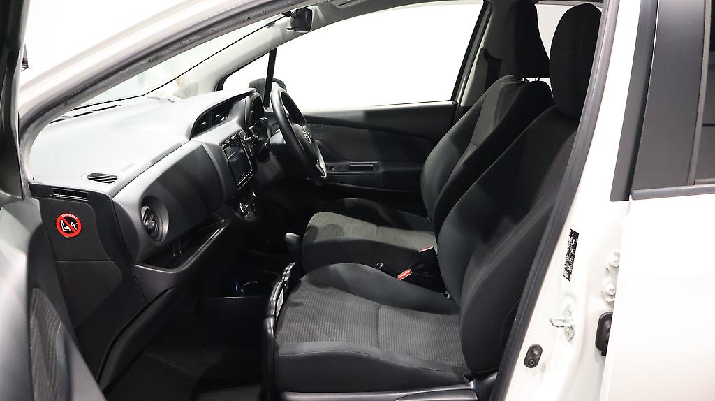 2017 Toyota Vitz Hybrid F Model image 344283