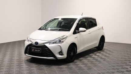 2017 Toyota Vitz Hybrid F Model image 344278