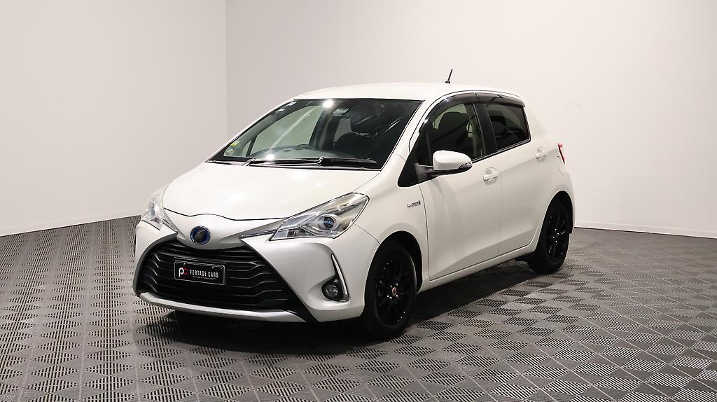 2017 Toyota Vitz Hybrid F Model image 344278