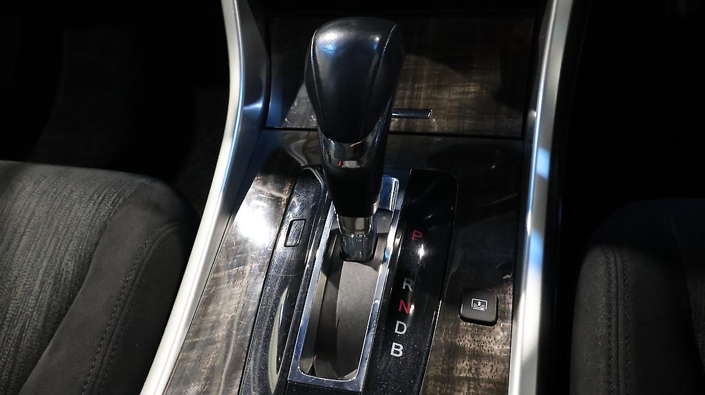 2013 Honda Accord Hybrid EX – Cruise Control and Reverse Camera image 345290