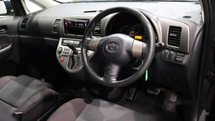 2005 Toyota Wish image 343759