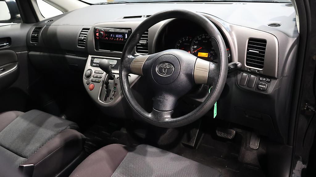 2005 Toyota Wish image 343759