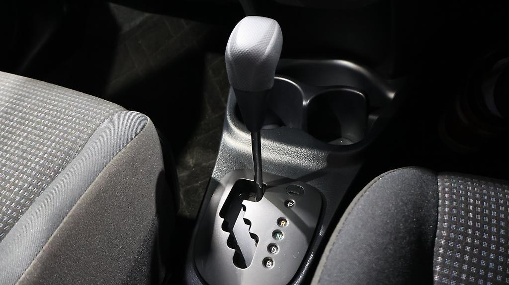 2017 Toyota Vitz Hybrid F Model image 344530
