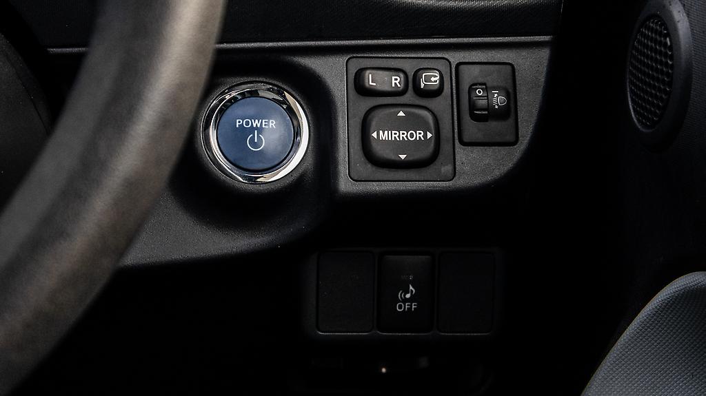 2013 Toyota Aqua F Model Push start image 341557