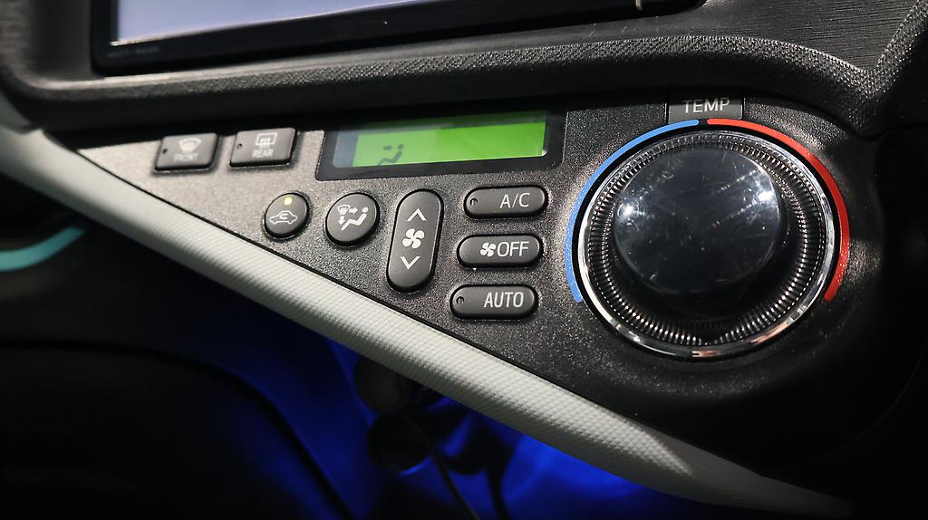 2013 Toyota Aqua S Model + Reverse Camera + Push Start image 345203