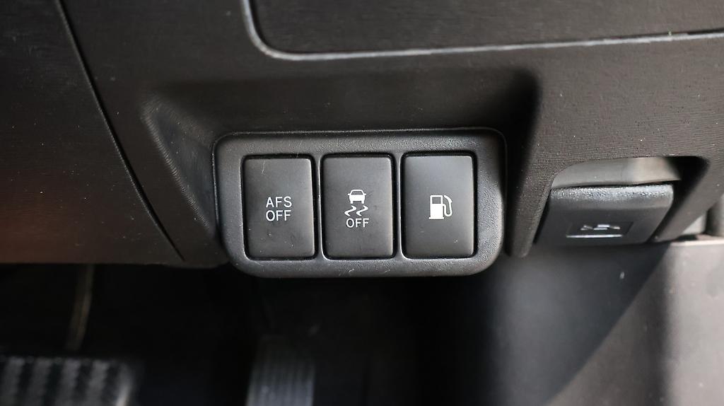 2012 Toyota Avensis Xi Reverse Camera + Push Button Start image 344271