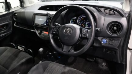 2017 Toyota Vitz Hybrid F Model image 344288