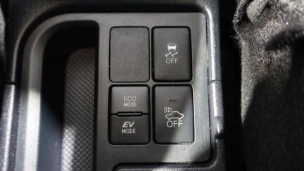 2017 Toyota Vitz Hybrid F Model image 344293