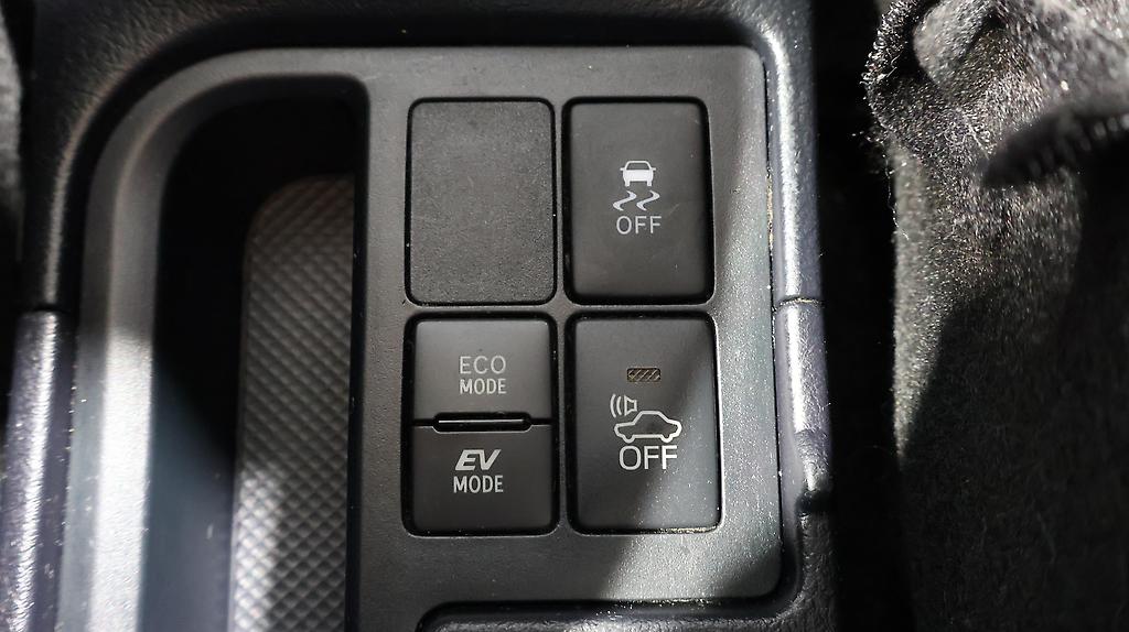 2017 Toyota Vitz Hybrid F Model image 344293