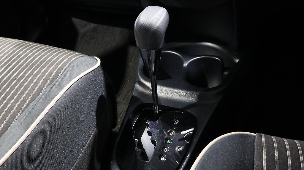 2017 Toyota Vitz Hybrid Jewela image 341745