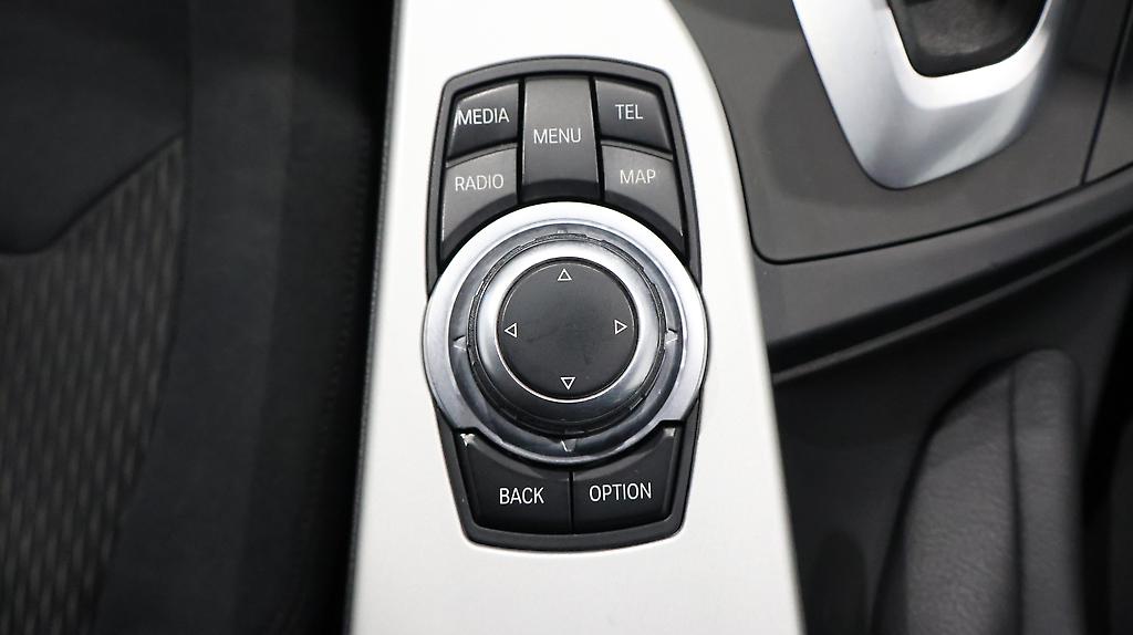 2012 BMW 320i Cruise Control + Reverse Camera image 345597