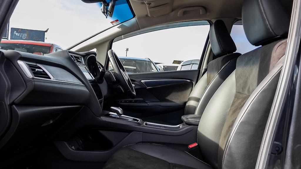 2019 Honda Shuttle Hybrid Z Half leather trim image 342288