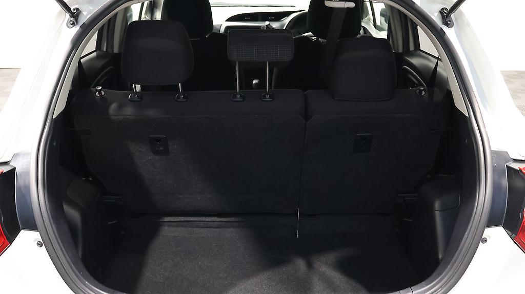 2017 Toyota Vitz Hybrid F Model image 344282