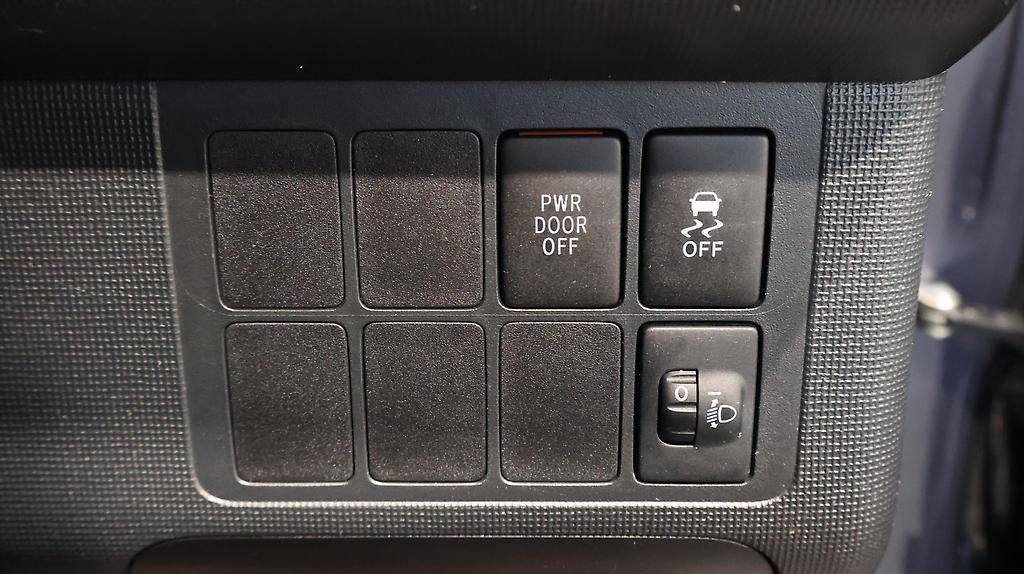 2013 Toyota Spade F Model image 343232