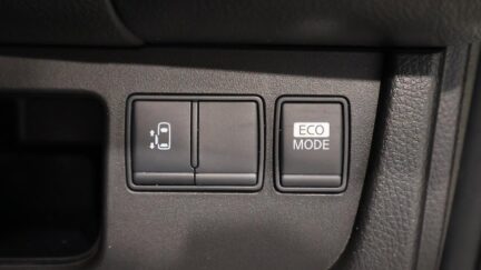 2013 Nissan Serena Highway Star S Hybrid image 341120