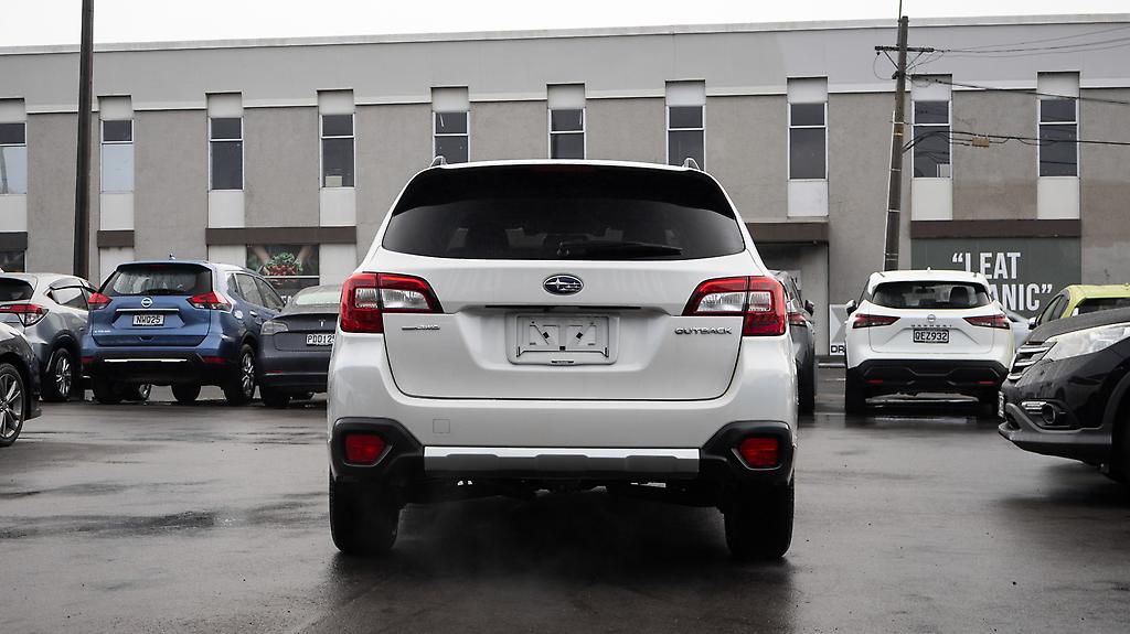 2015 Subaru Outback Limited AWD Leather package image 341588