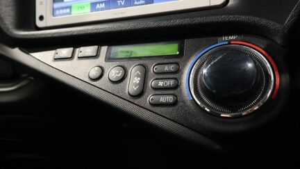 2013 Toyota Aqua G Model + Reverse Camera image 345069