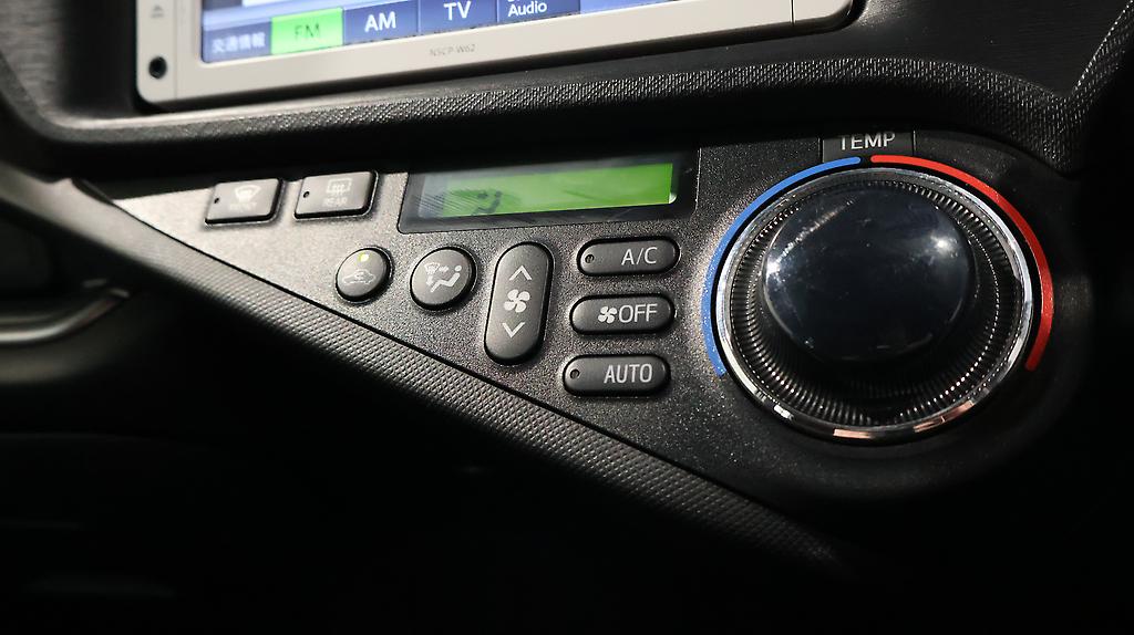 2013 Toyota Aqua G Model + Reverse Camera image 345069