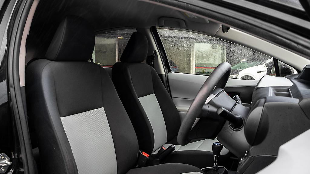 2013 Toyota Aqua F Model Push start image 341552