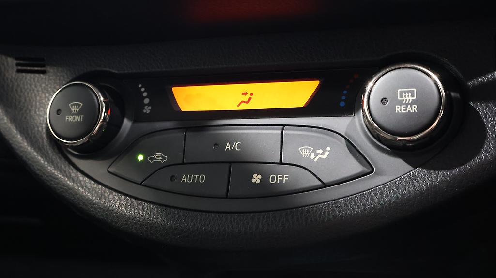 2017 Toyota Vitz Hybrid F Model image 344291