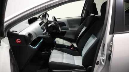 2013 Toyota Aqua S Model + Reverse Camera image 344305