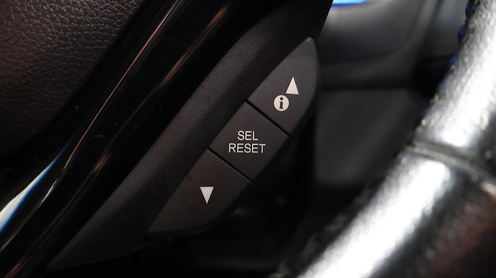 2015 Honda Vezel Hybrid Smart Key with Push Start and Reverse Camera image 344986