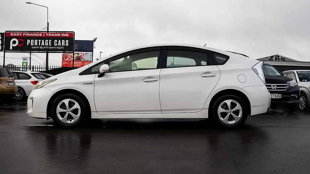 2013 Toyota Prius S Model / Push Start / Hybrid image 342294