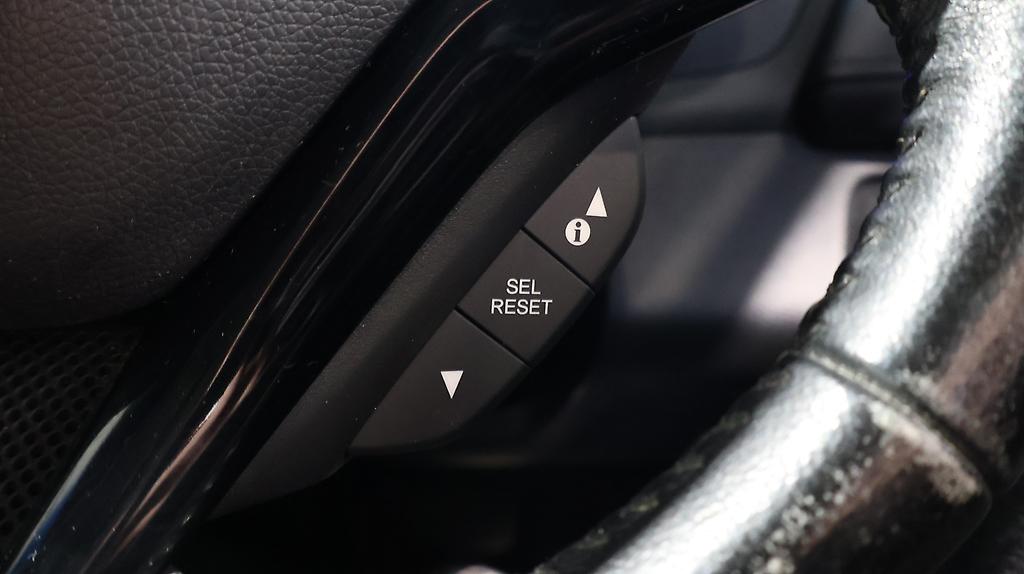2014 Honda Vezel X Hybrid with Cruise Control, Smart Key and Reverse Camera image 345186
