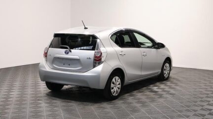 2013 Toyota Aqua S Model + Reverse Camera image 344302
