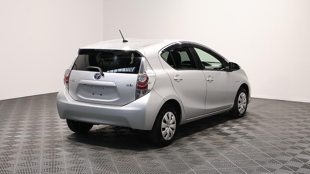 2013 Toyota Aqua S Model + Reverse Camera image 344302
