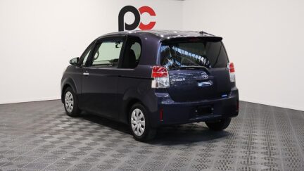 2013 Toyota Spade F Model image 343207