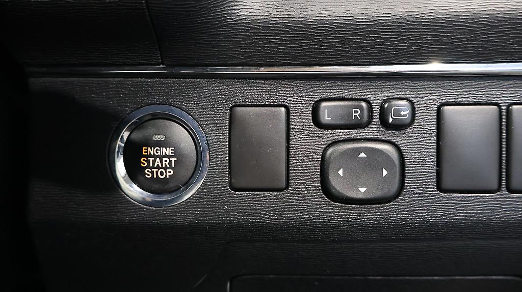 2012 Toyota Avensis Xi Reverse Camera + Push Button Start image 344272