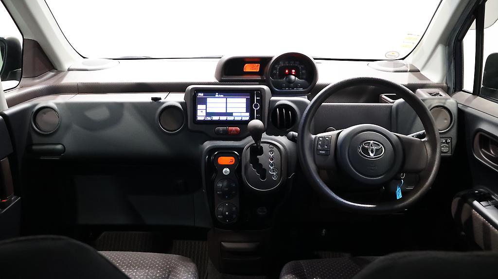 2013 Toyota Spade F Model image 343221