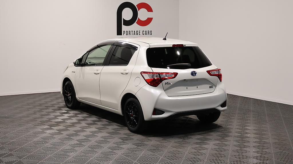 2017 Toyota Vitz Hybrid F Model image 344279