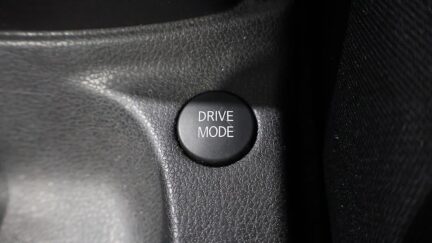 2017 Nissan Note E Power-X Great Look in Black!! image 344449
