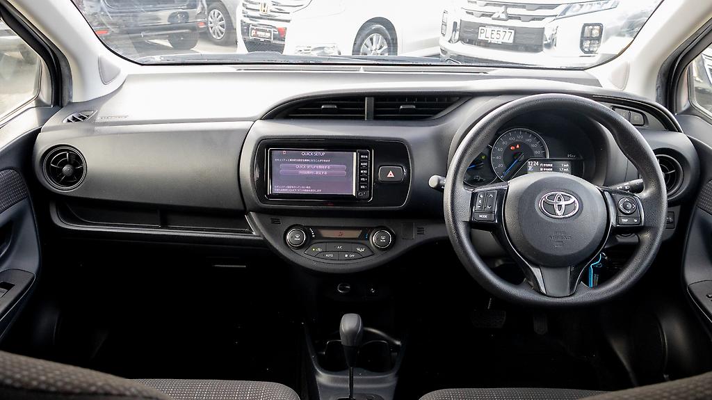 2017 Toyota Vitz Hybrid Traction control image 356859