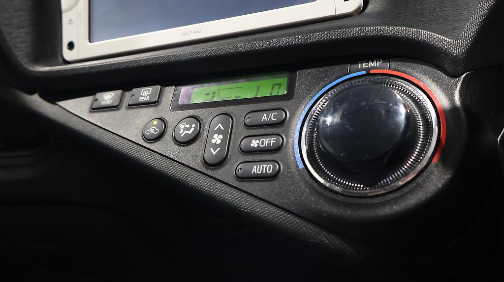 2013 Toyota Aqua G Model with Alloys image 341396