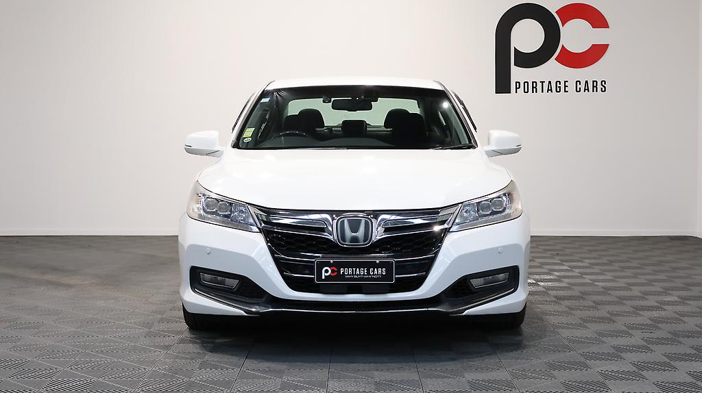 2013 Honda Accord Hybrid EX – Cruise Control and Reverse Camera image 345274