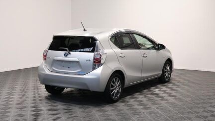 2013 Toyota Aqua G Model with Alloys image 341387
