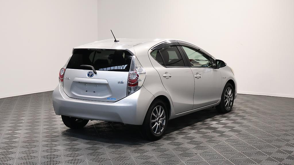 2013 Toyota Aqua G Model with Alloys image 341387