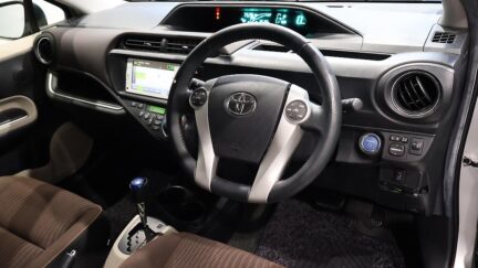 2013 Toyota Aqua G Model + Reverse Camera image 345066